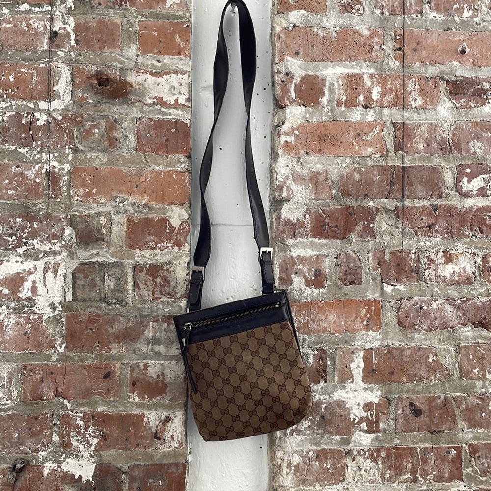 Gucci cross body side satchel